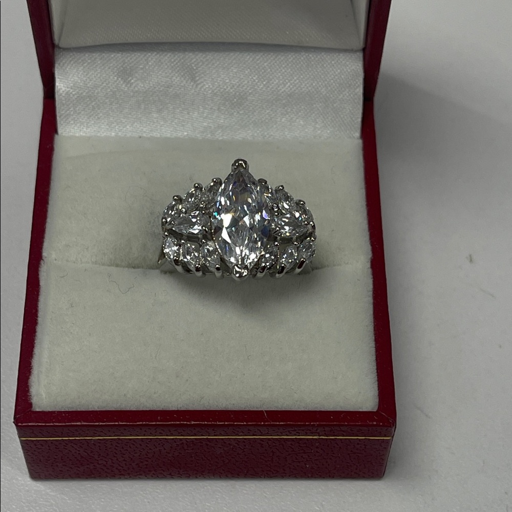 Elegant Stones Silver Women's Ring Sz 6